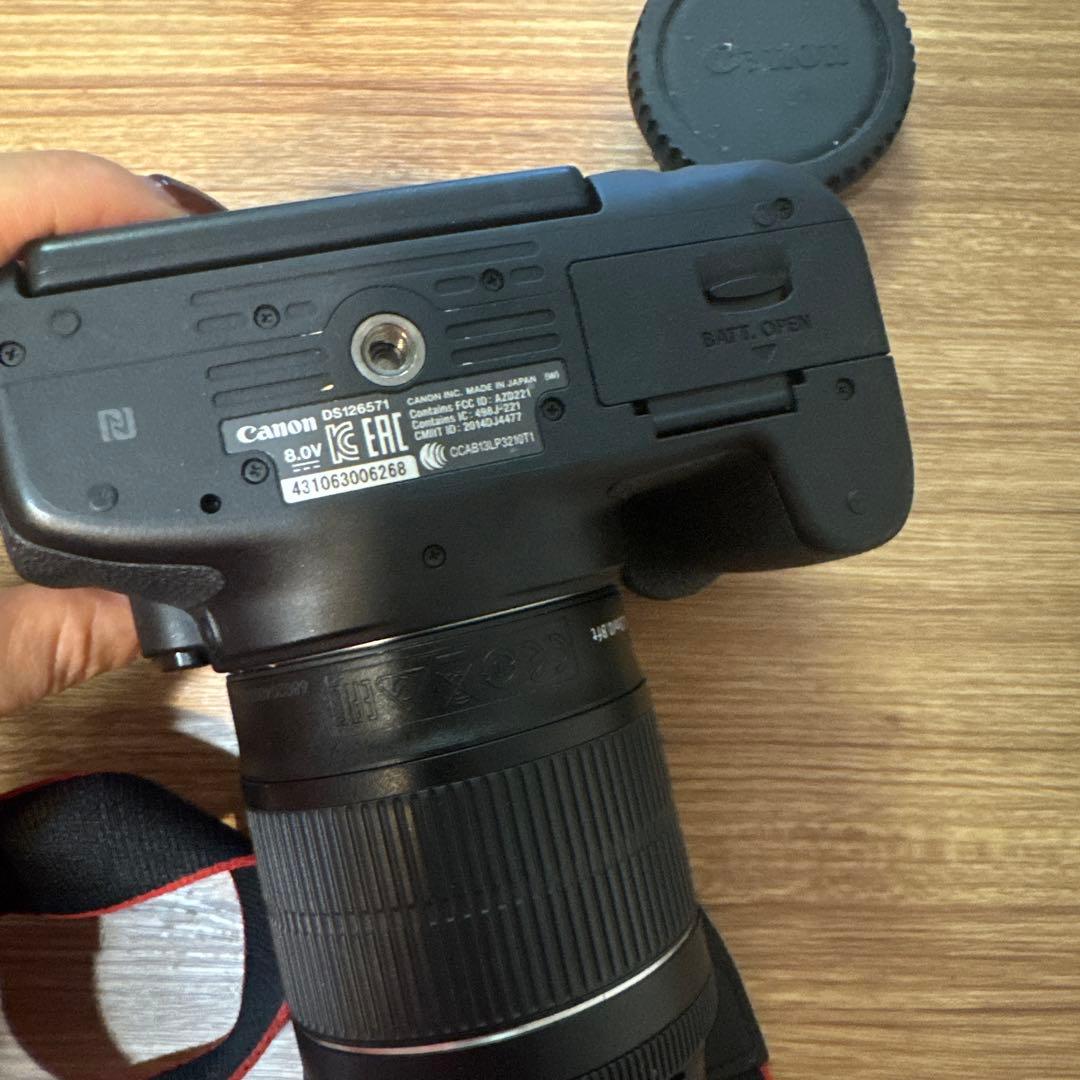 Canon EOS デジタル一眼レフカメラ　　　kiss x8i