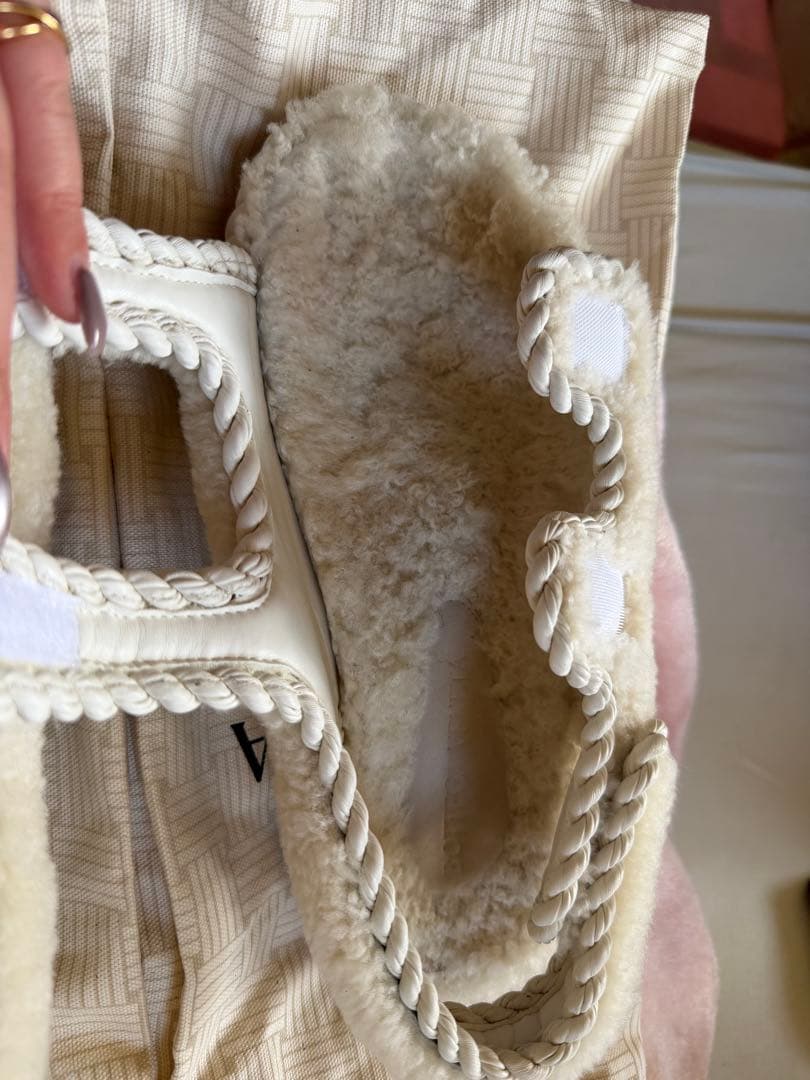 今夜限定値下げ！Bottega Veneta ファーサンダル size 39