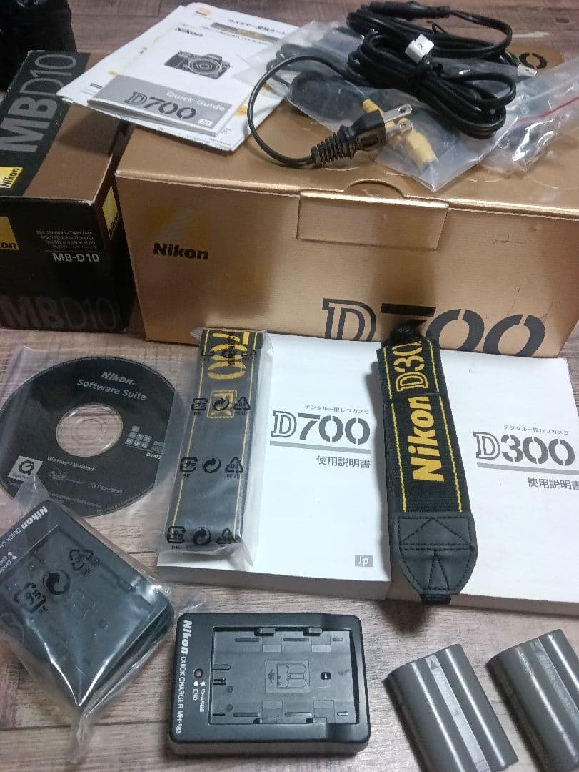 Nikon D700 人気再燃中　極美品　D300他おまけ多数