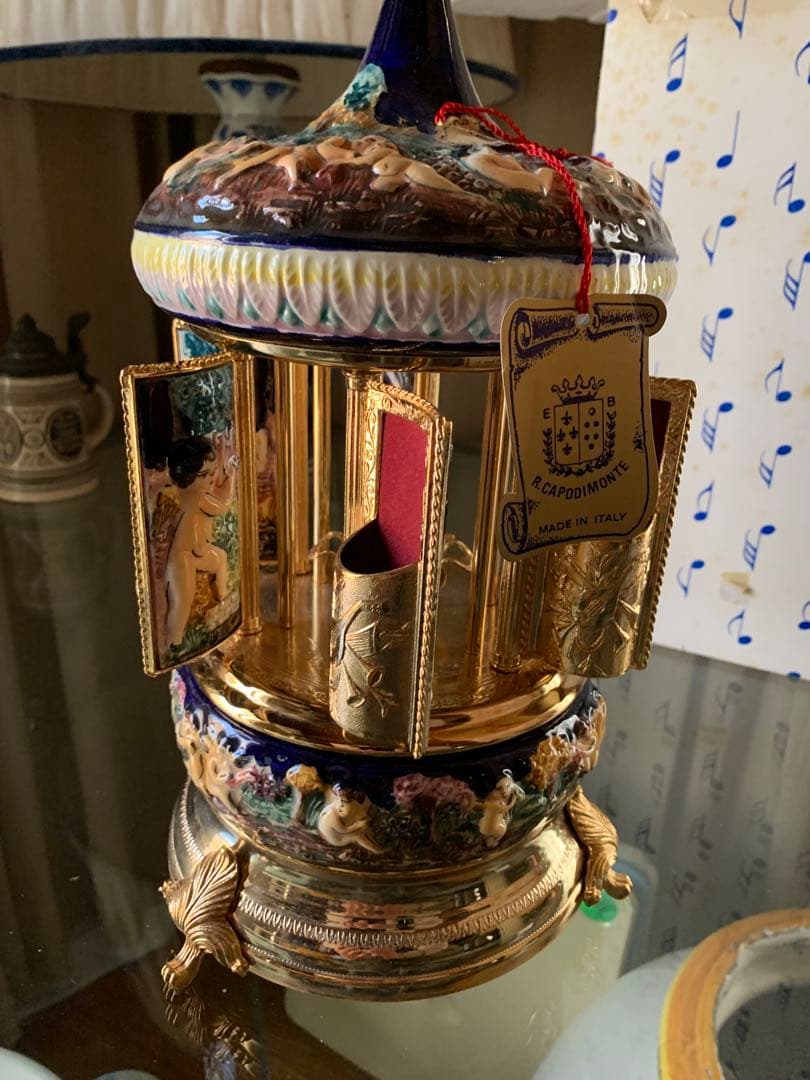 イタリアビンテージ　リュージュカポテモンテ陶器シュガーオルゴール