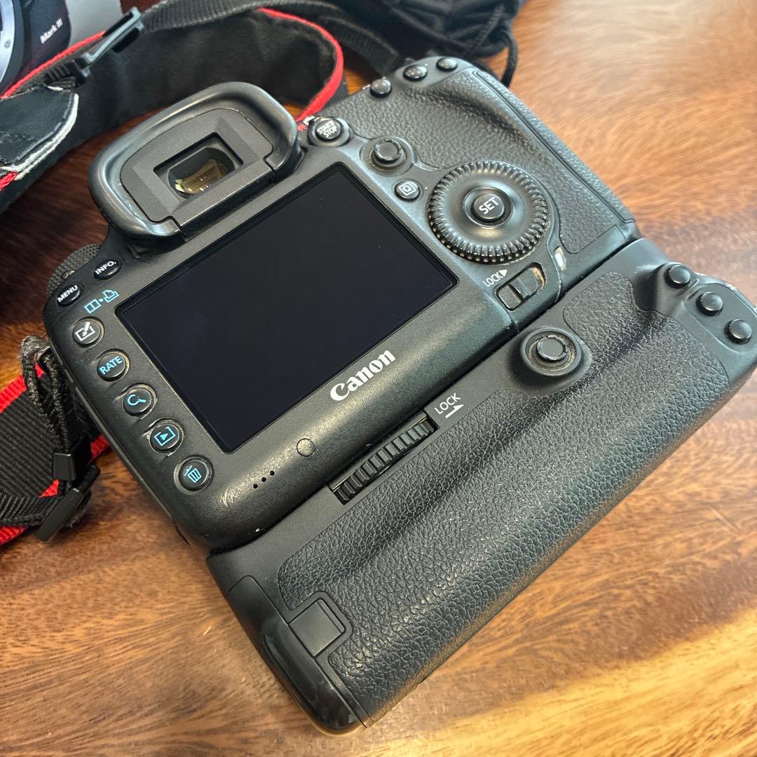 Canon EOS 5D Mark III + バッテリーグリップ 巾着付