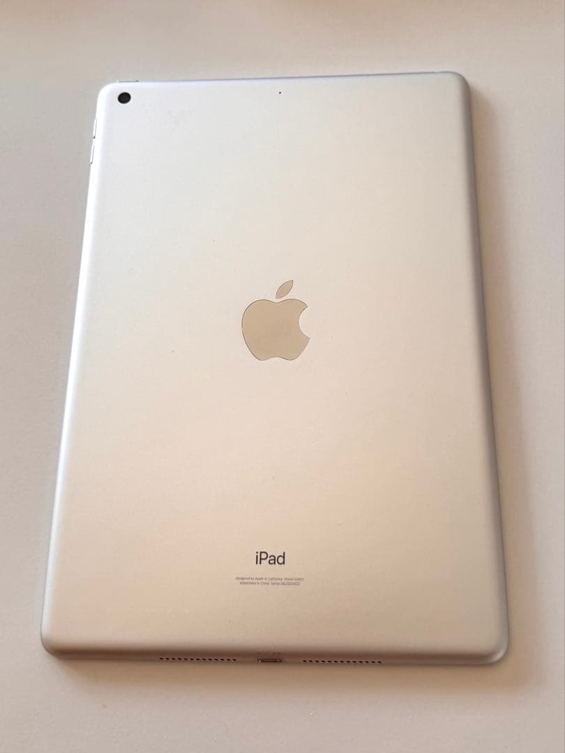 【美品】iPad 10.2インチ 第9世代 Wi-Fi シルバー　本体