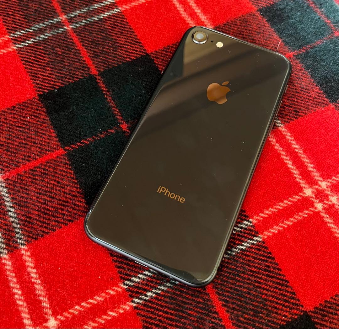 Apple iPhone 8 64GBブラック本体　SIMロック解除済み