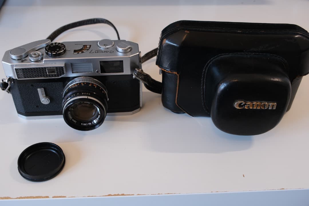 Canon 7 レンジファインダーカメラ（レンズ・純正カバー付き）