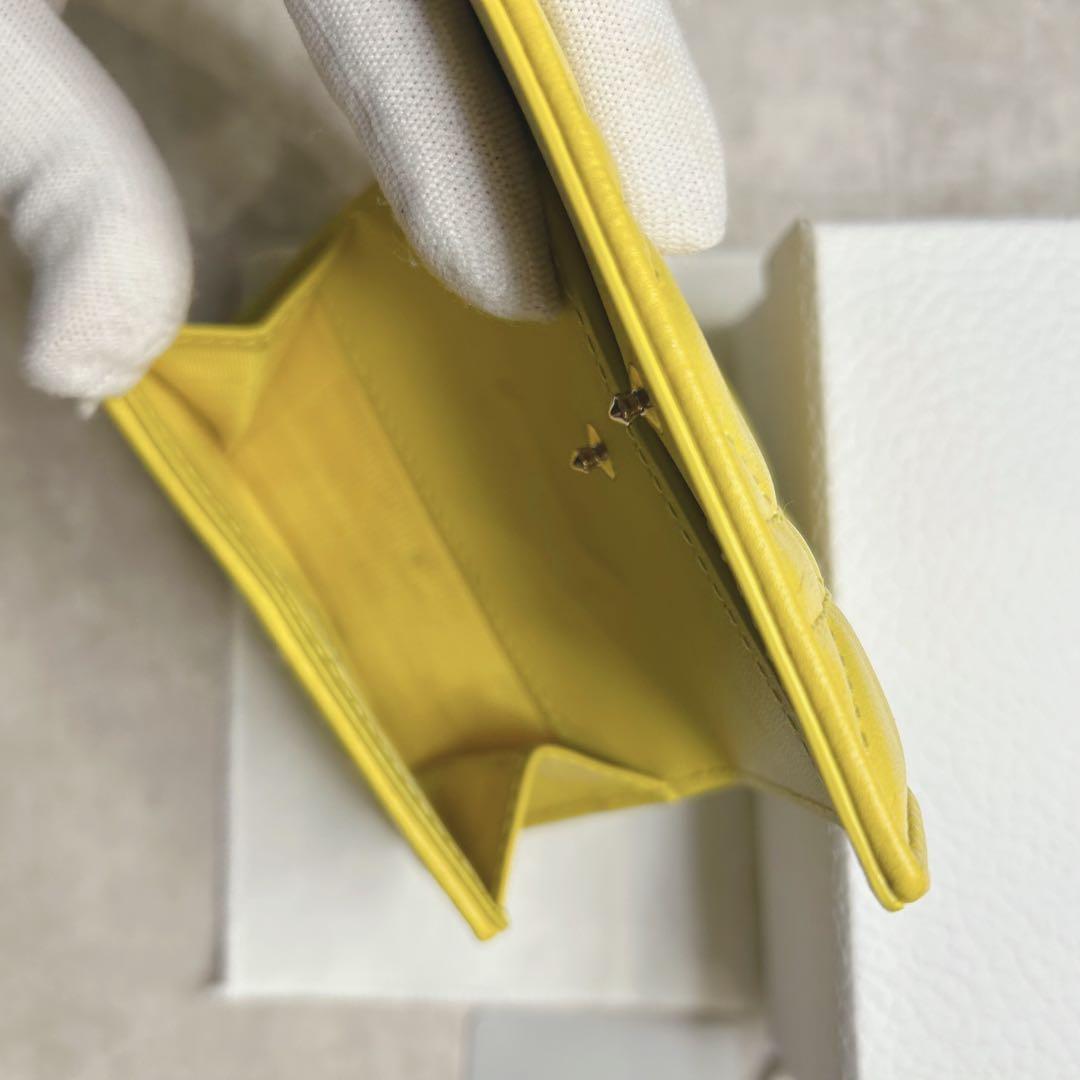 美品 ディオール イエロー キルティング 三つ折り 財布 ロゴ チャーム 人気