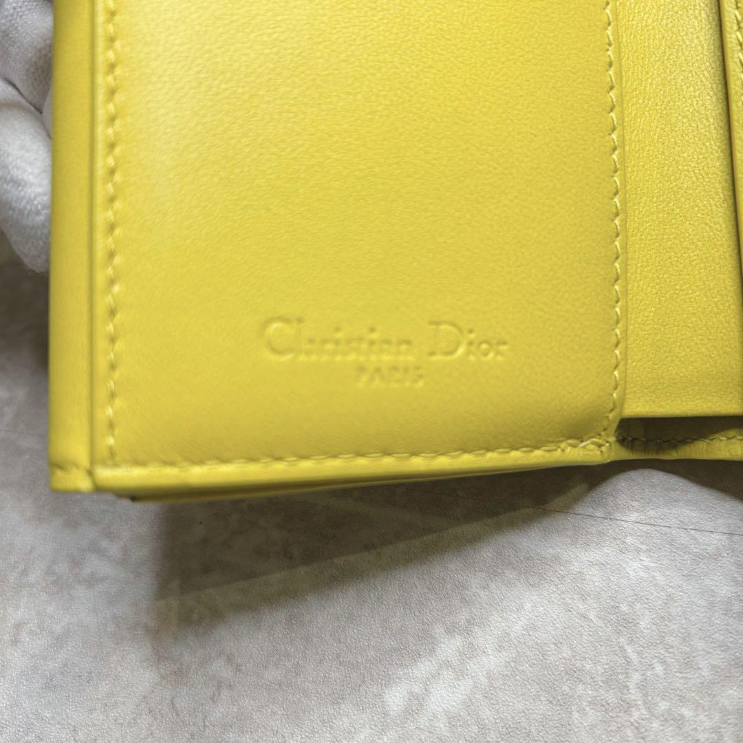 美品 ディオール イエロー キルティング 三つ折り 財布 ロゴ チャーム 人気