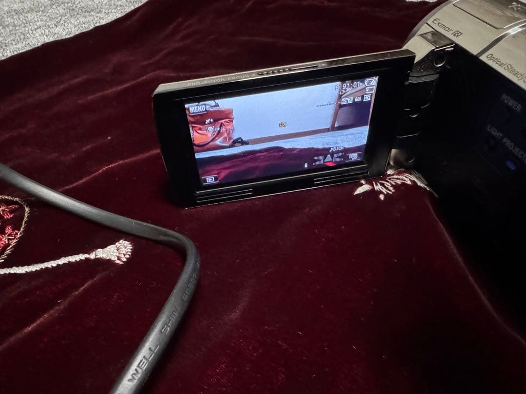 ソニーハンデイカム (HOR-PJ40) 2011年式8時間バッテリー付き！。