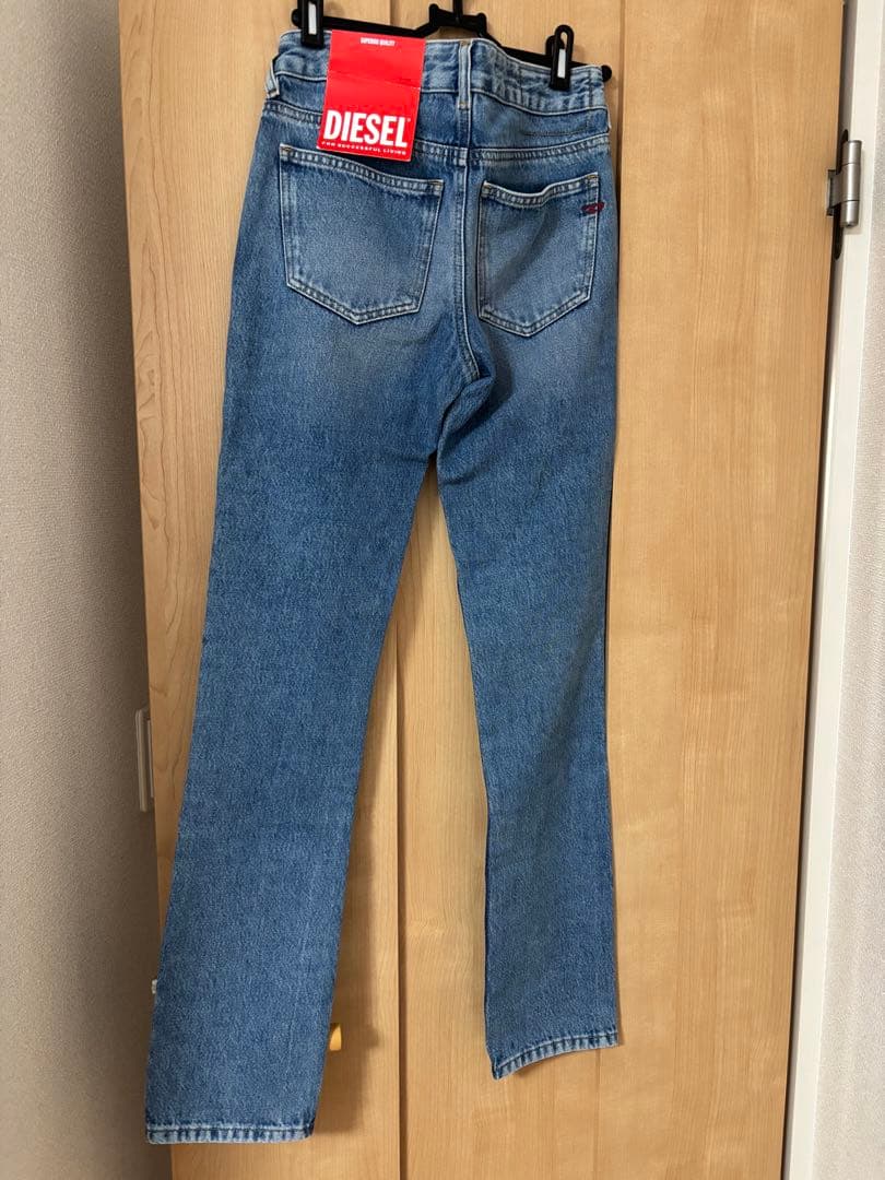 DIESEL ライトブルー ストレートデニム 新品タグ付き