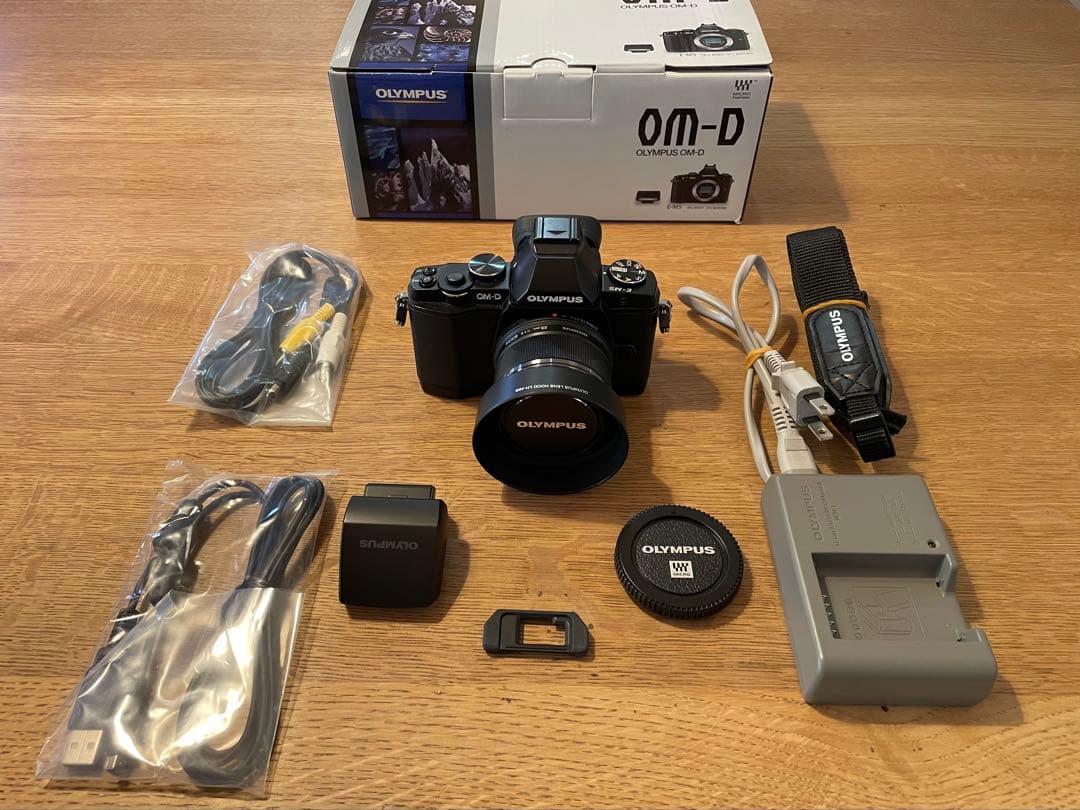OLYMPUS OM-D E-M5と25mm f1.8レンズセット 美品