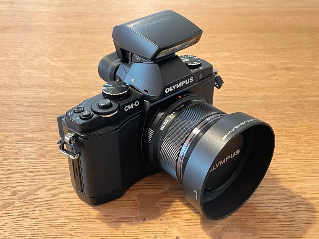 OLYMPUS OM-D E-M5と25mm f1.8レンズセット 美品