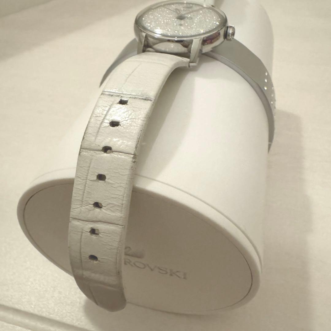 入手困難！スワロフスキー　時計　ホワイト