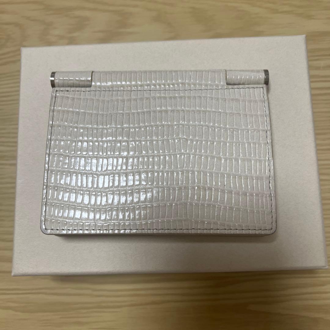 TOUT Y EST ) ポメル 名刺入れ LIZARD WHITE