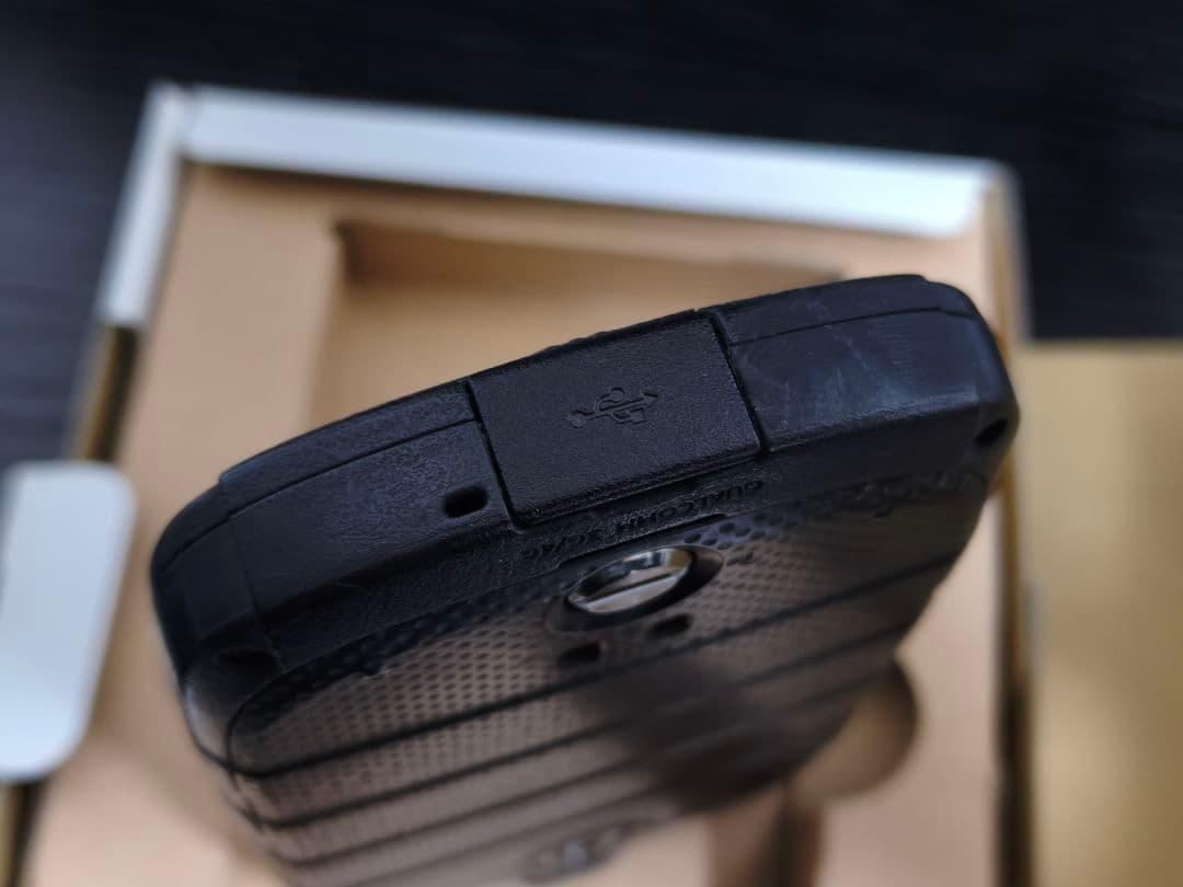 京セラ Kyocera TORQUE SKT01 美品