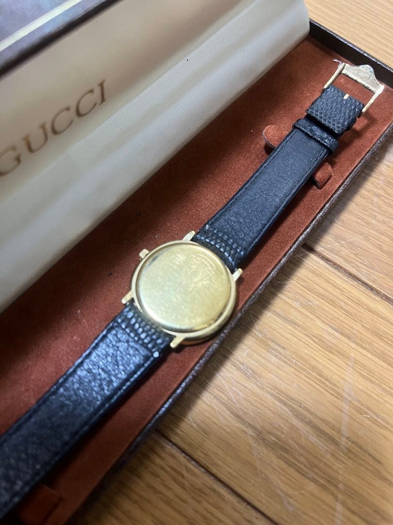GUCCI ブラックレザー アナログ腕時計