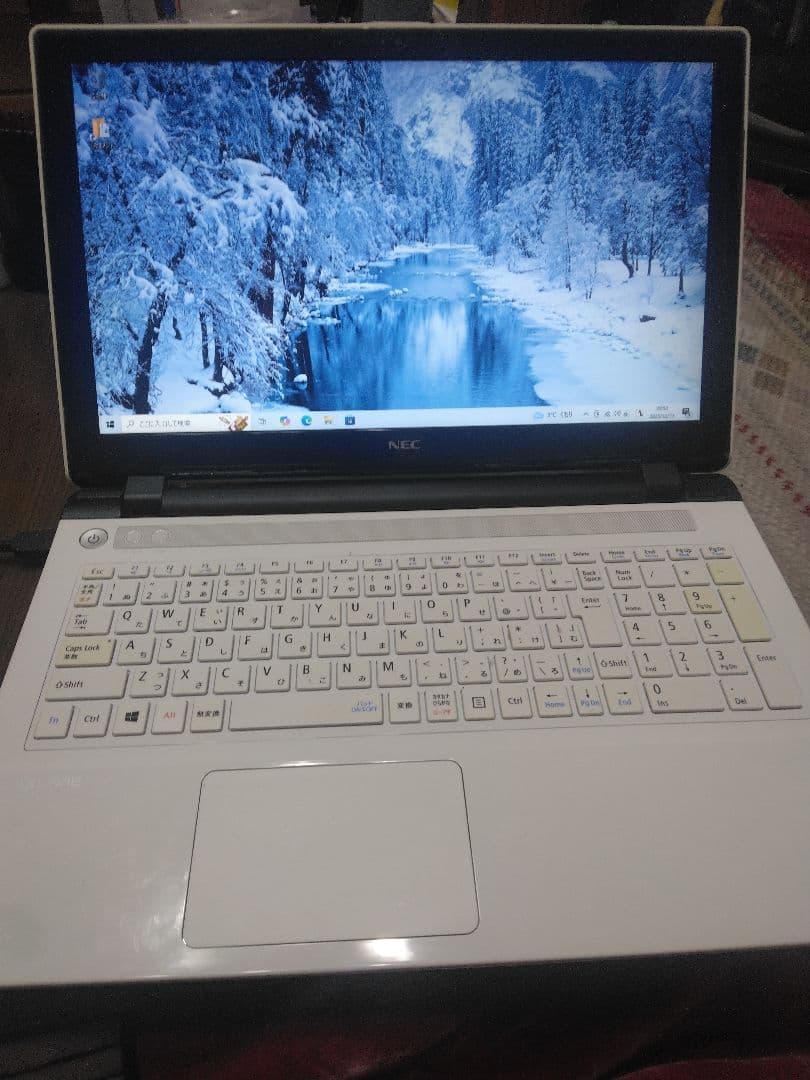 値下げ！キレイなホワイト、MicrosoftOffice、一太郎他便利なアプリ入