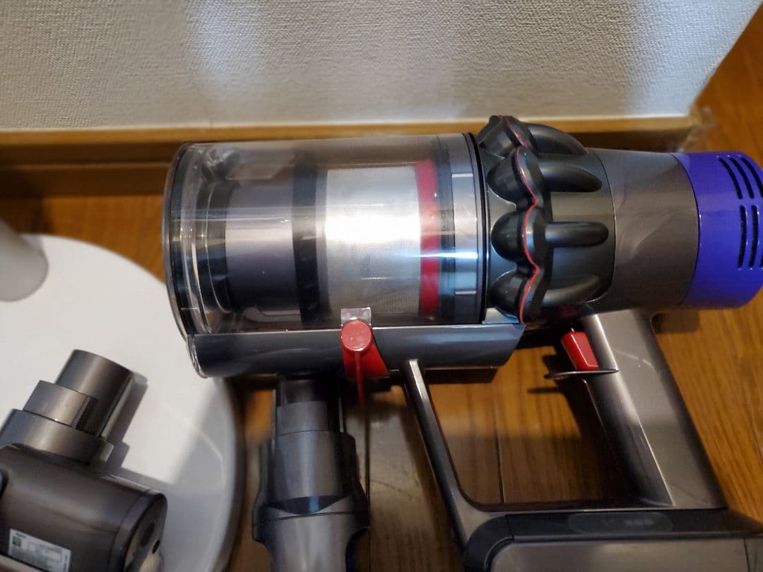 値下げしました　ダイソンV10 分解清掃動作確認済　スタンド付