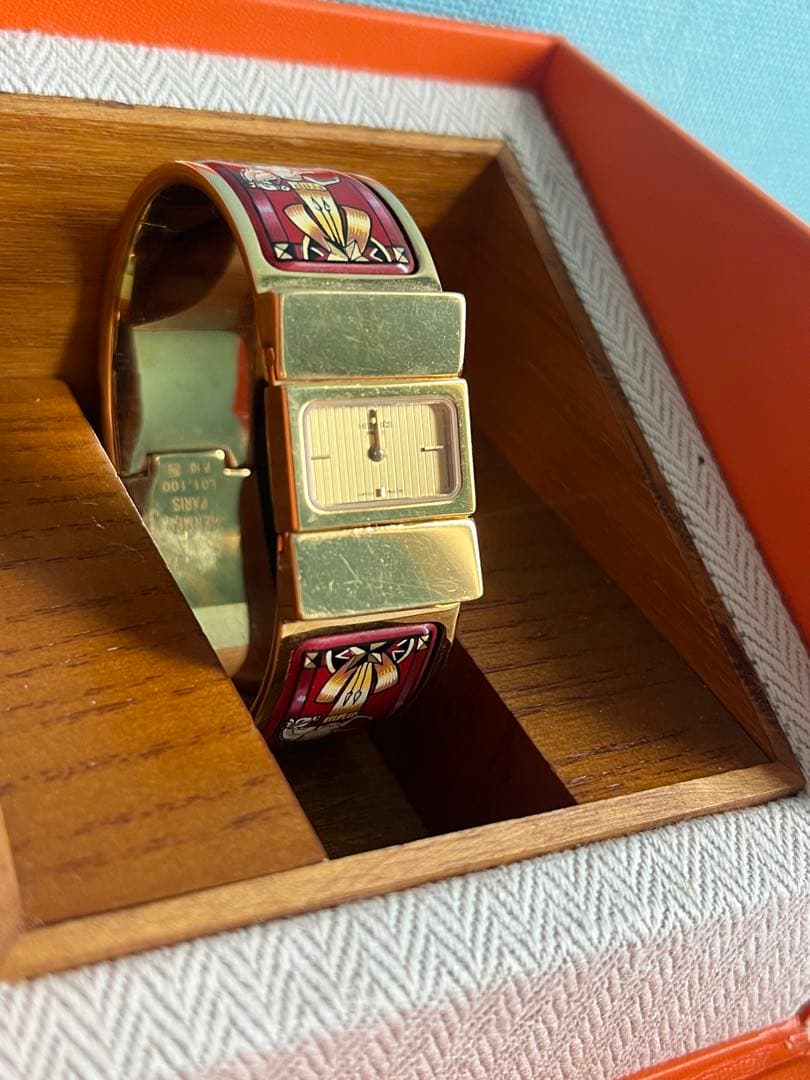 Hermès エナメル装飾 腕時計