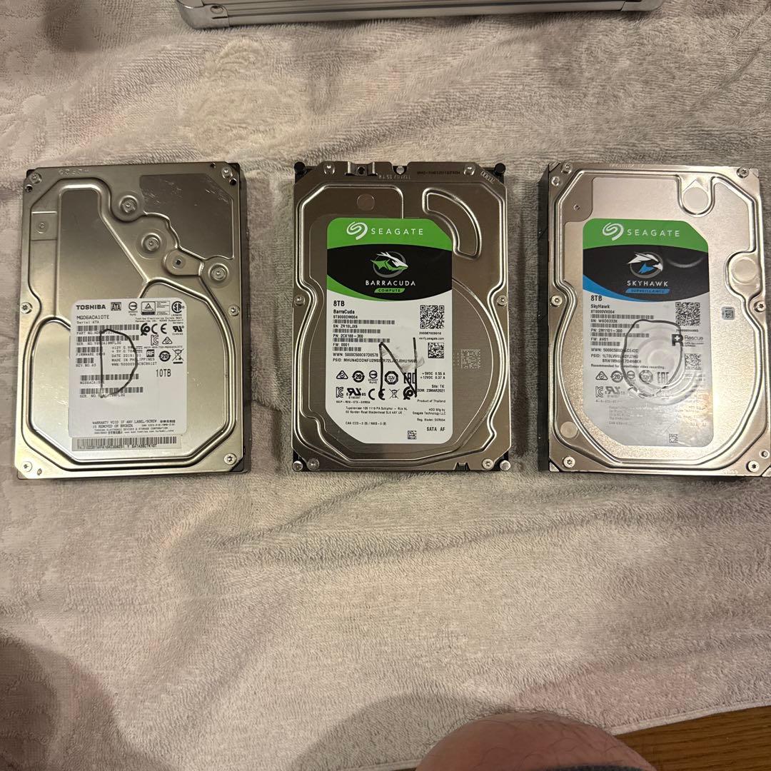 50TB HDD10TBが1つと8TBが5つ