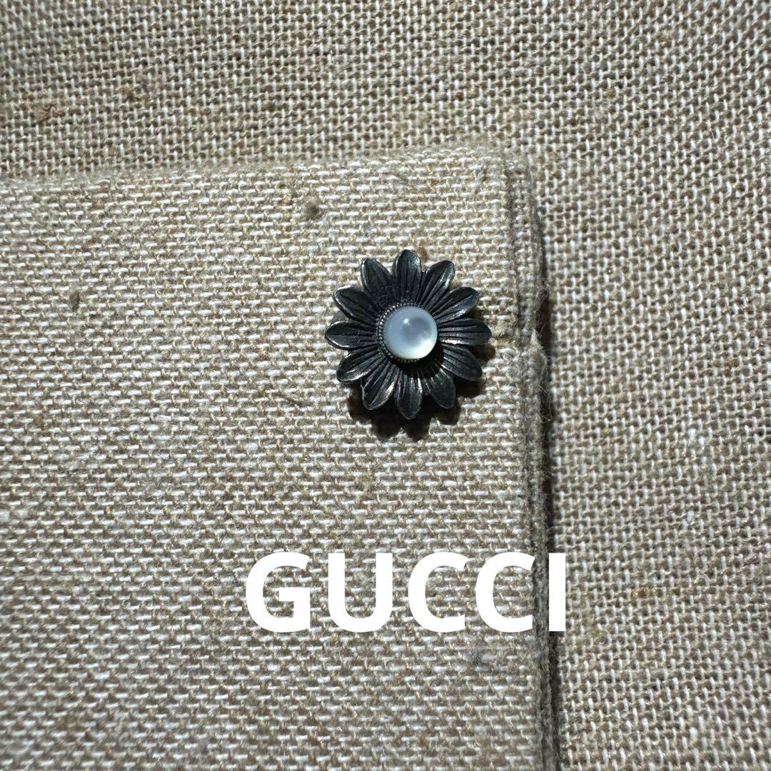 グッチフラワーモチーフピアス片耳　燻加工　メンズ/レディース