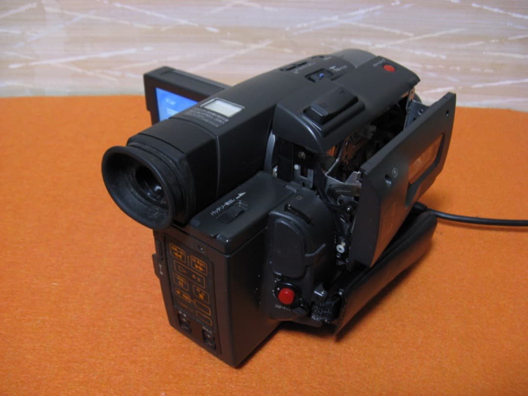 動作0K❗️☆SONYの液晶Hi8/8ミリビデオカメラ・CCD-TRV90