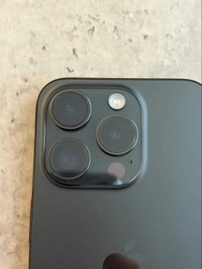 Apple iPhone15 proブラックチタニウム256G SIMフリー