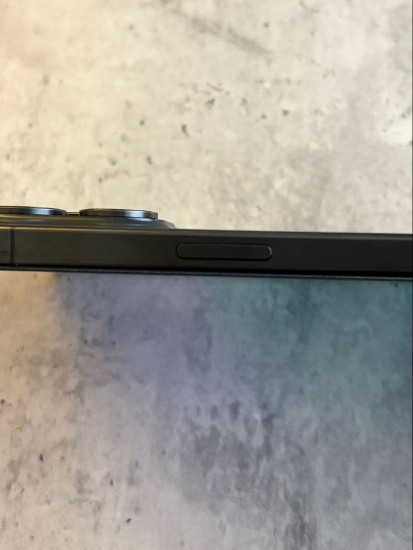 Apple iPhone15 proブラックチタニウム256G SIMフリー