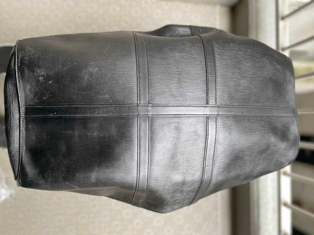 ルイヴィトン黒 KEEPALL レザー ボストンバッグ。