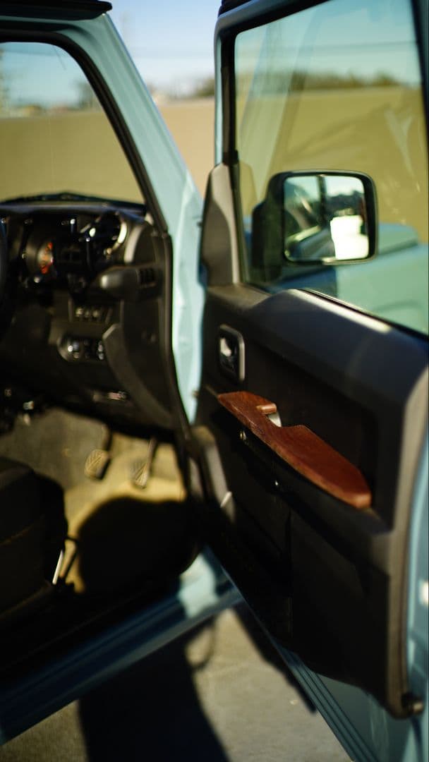 ジムニードアアームレスト極み jb64 jb74