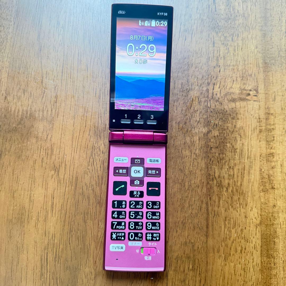 美品 au KYT38 ピンク かんたん 携帯電話 ガラケー 充電器つき