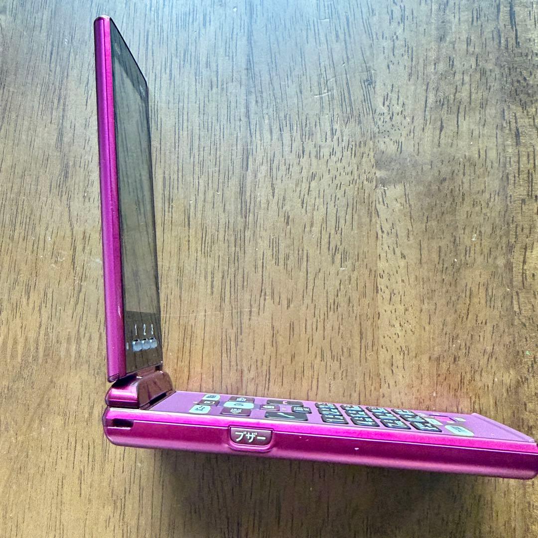 美品 au KYT38 ピンク かんたん 携帯電話 ガラケー 充電器つき