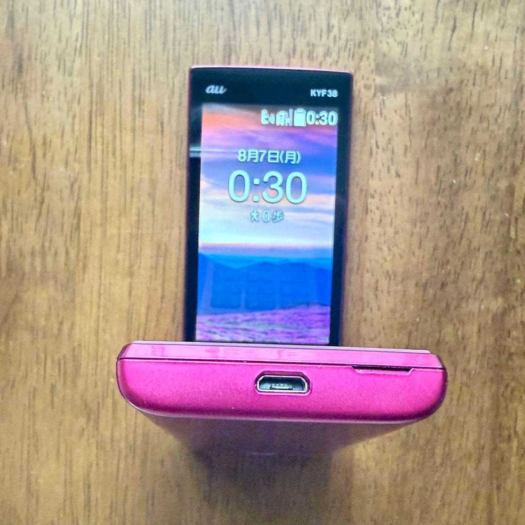 美品 au KYT38 ピンク かんたん 携帯電話 ガラケー 充電器つき