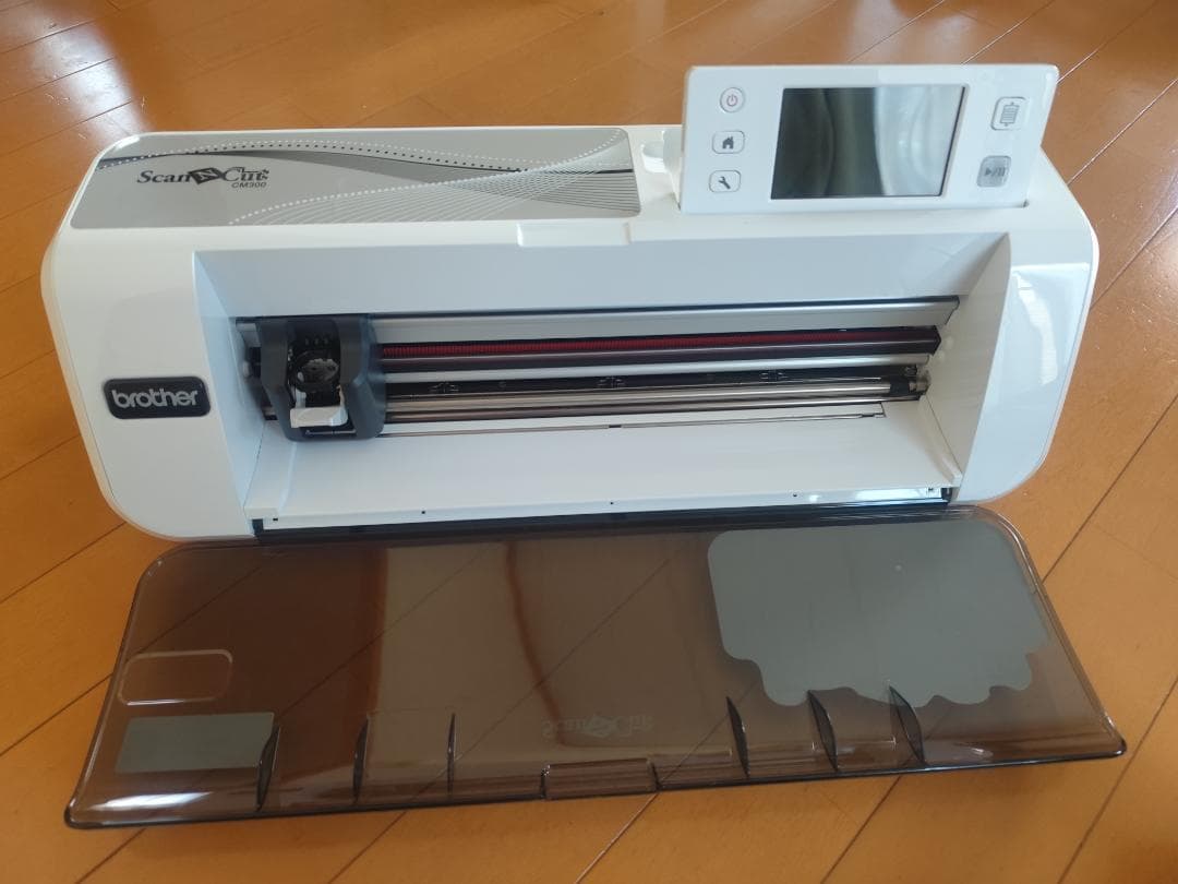 brother カッティングマシンＣＭ300+新品カッティングマット２枚付