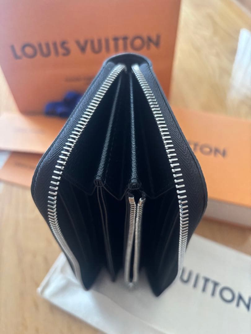 ジッピーウォレットエピ 長財布M61857