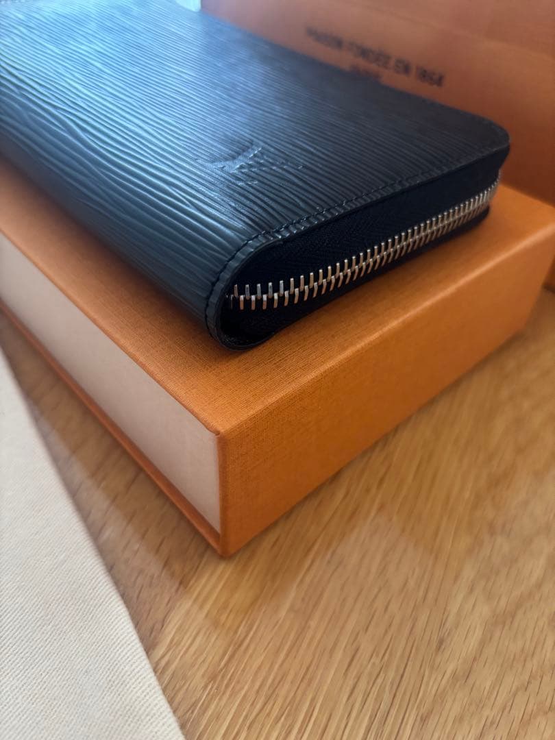 ジッピーウォレットエピ 長財布M61857