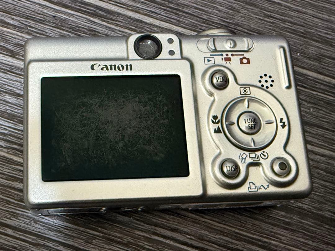 Canon IXY DIGITAL 40 本体と充電器