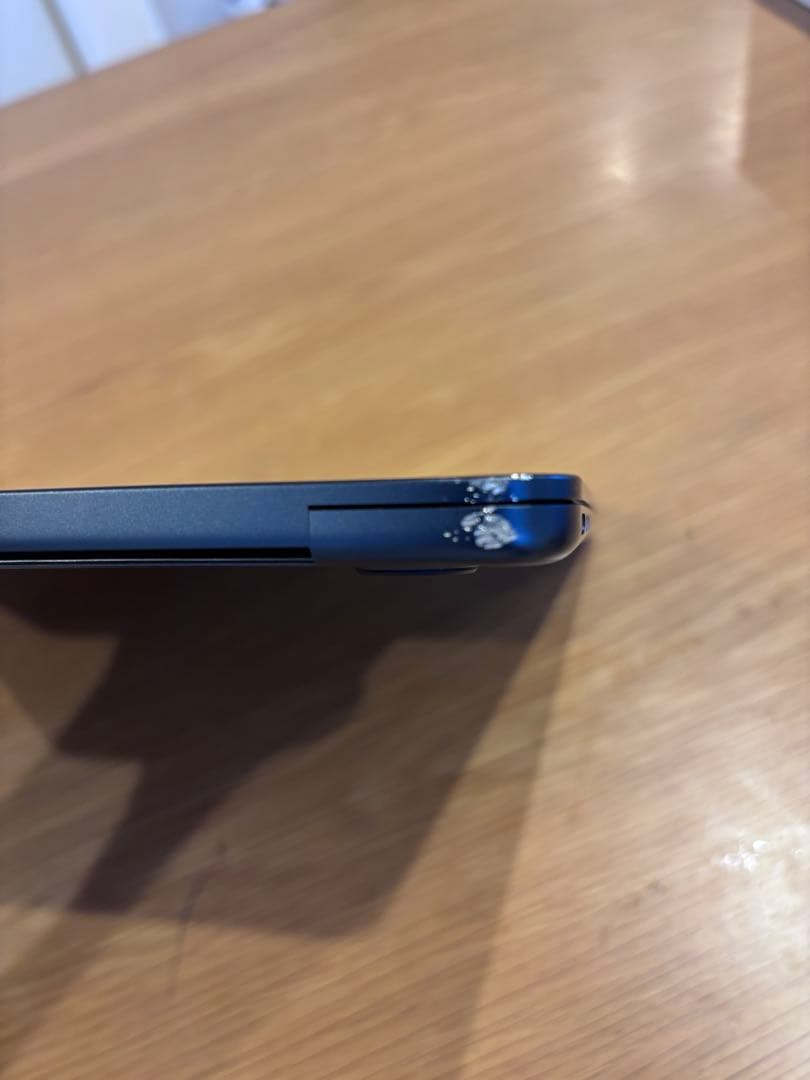 MacBookAir 2022 ミッドナイト M2/8GB 擦り傷アリ