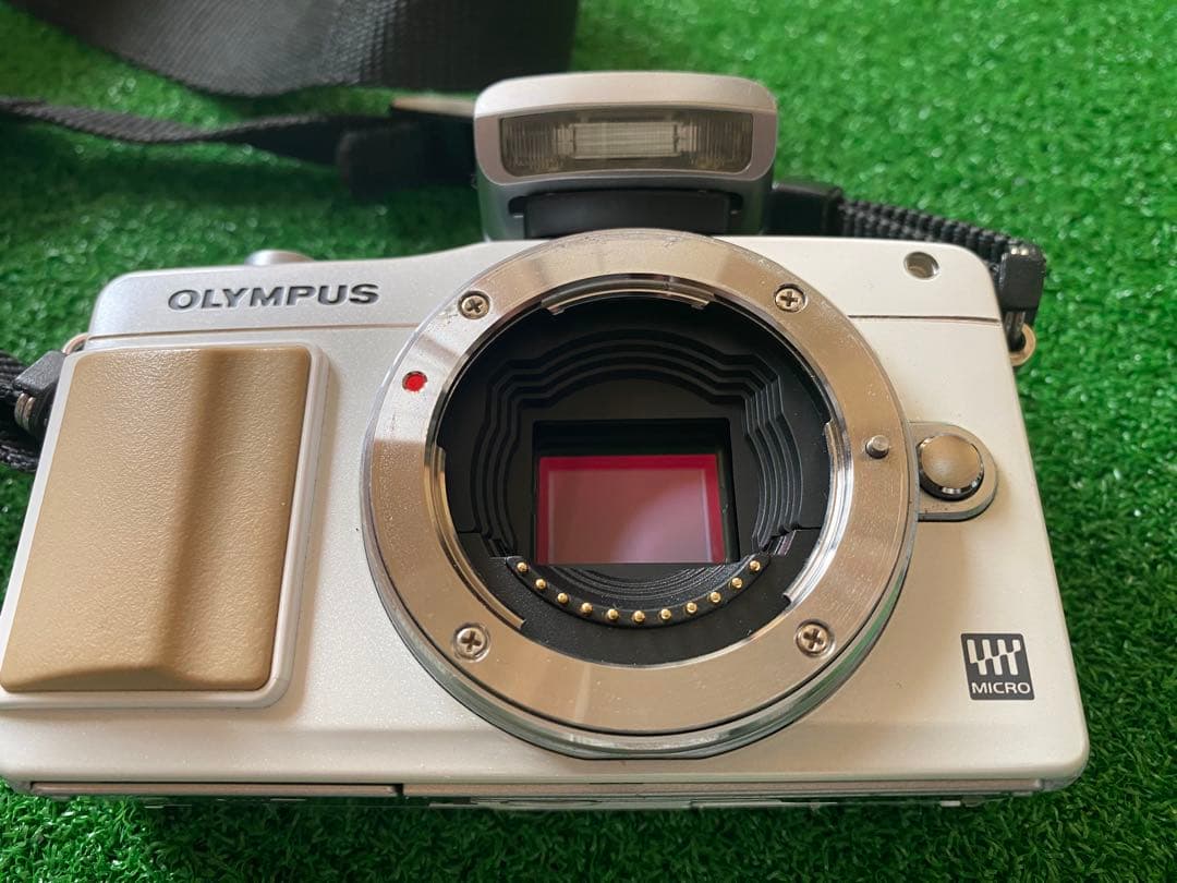 OLYMPUS ミラーレス一眼　E-PM2 ホワイト
