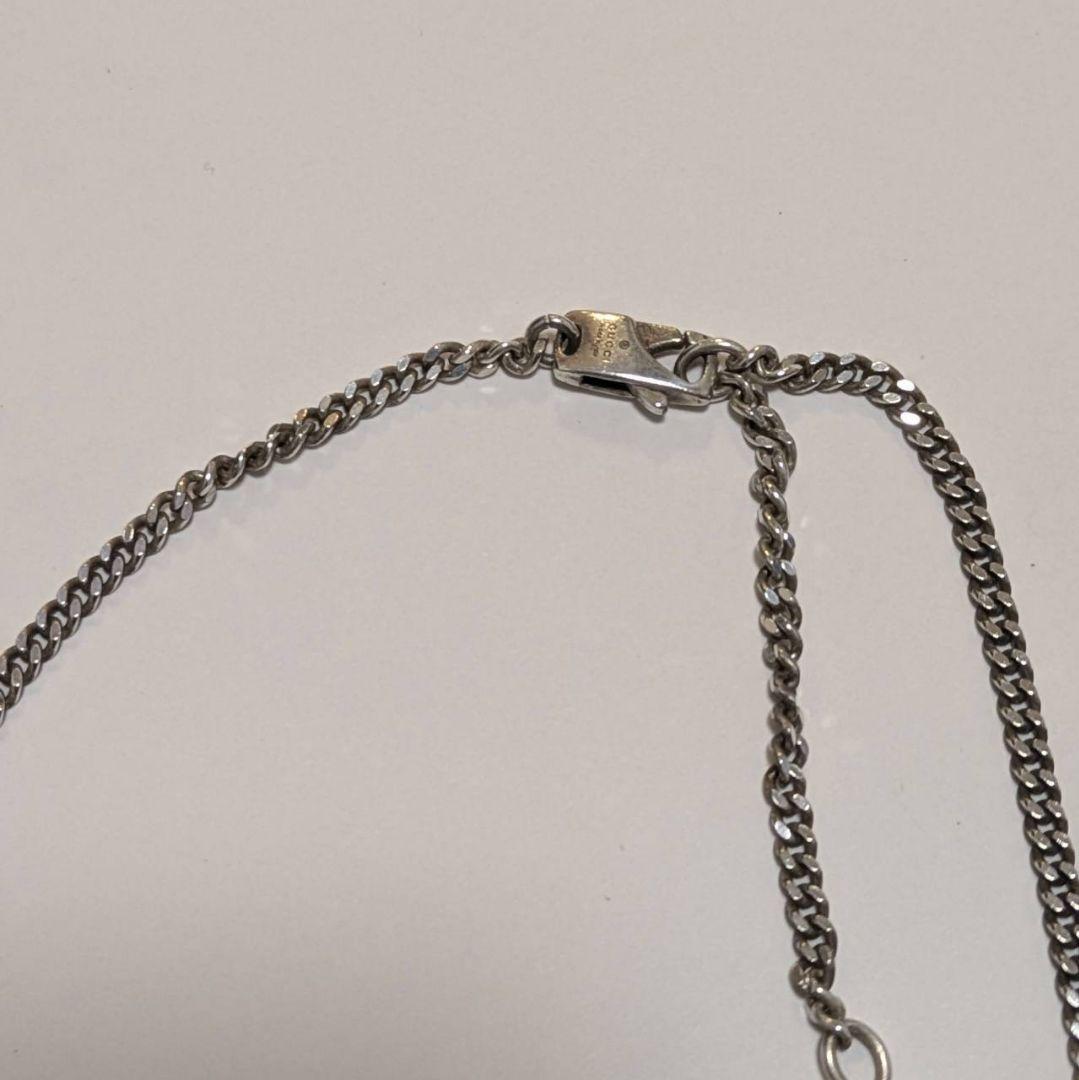 Gucci シルバー ロゴペンダント メンズネックレス