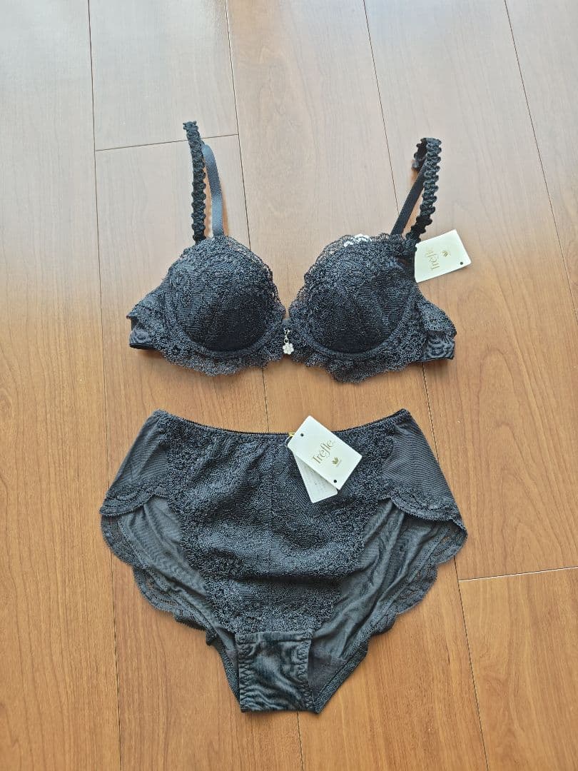 『値下げ』定価3万 新品 ワコール トレフル ブラジャー ショーツ B70 M