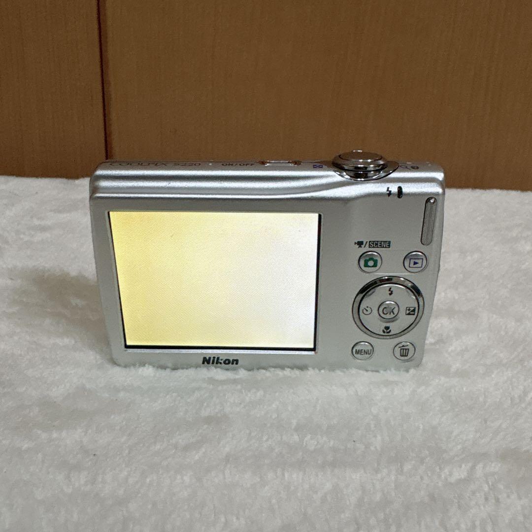 Nikon ニコン COOLPIX S220 デジカメ シルバー
