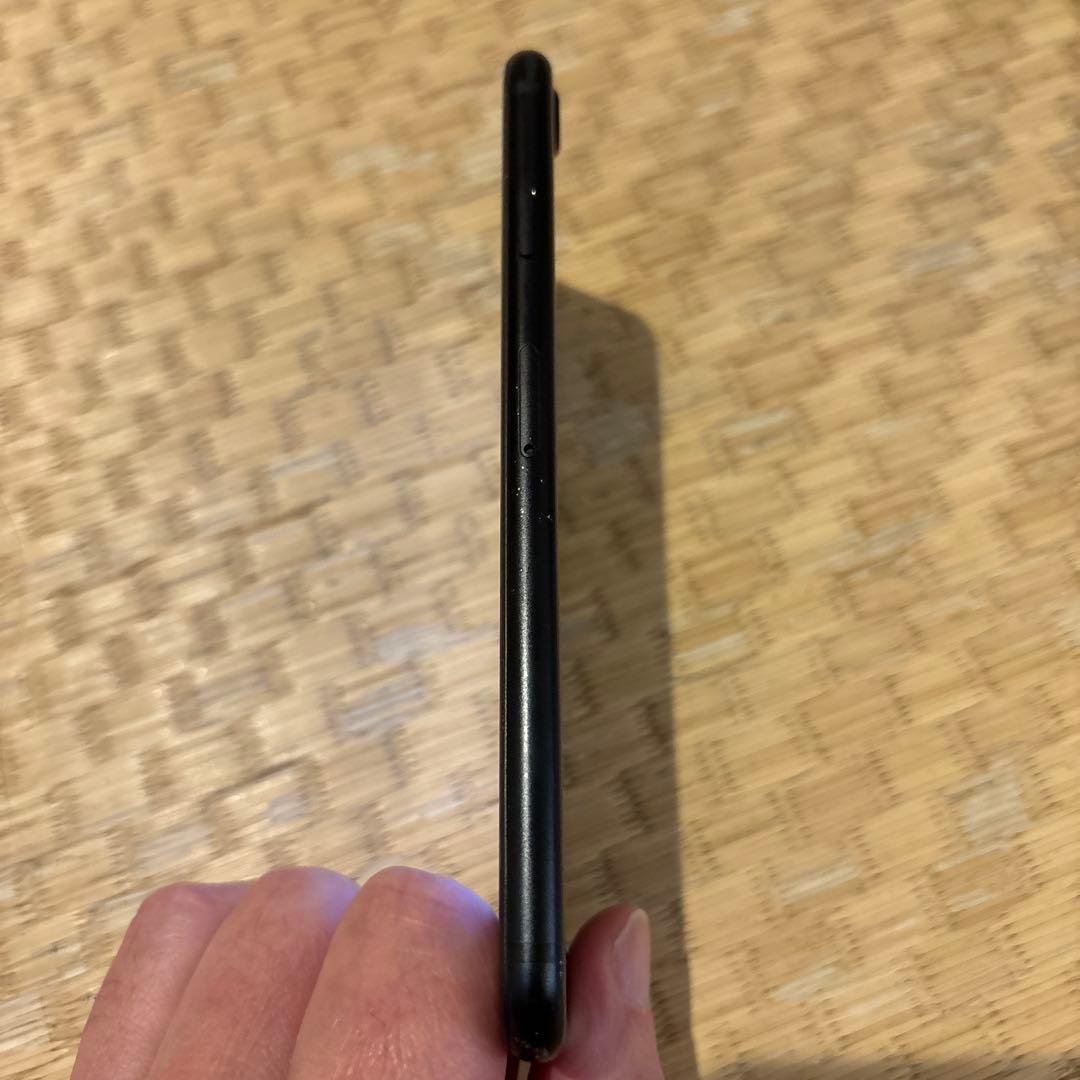 お*り様 iPhone SE2 64GB ブラック