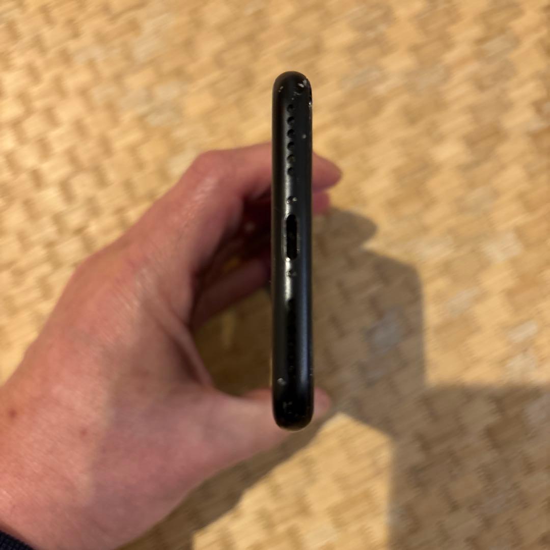 お*り様 iPhone SE2 64GB ブラック