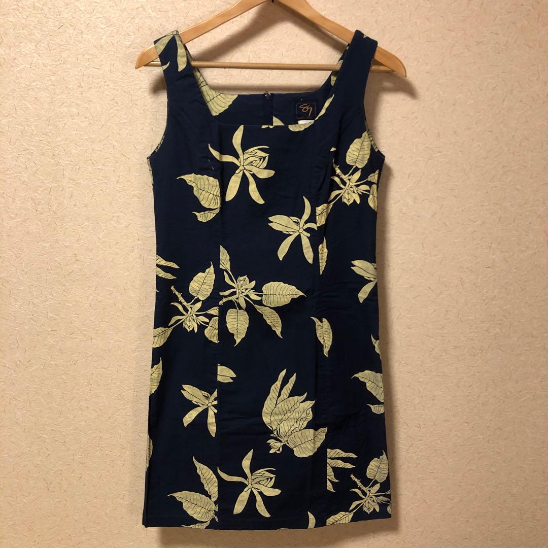 シグゼーンノースリーブ膝丈ワンピース