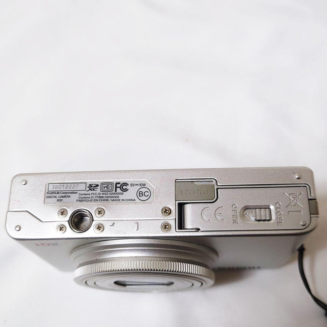 FUJIFILM XQ1 シルバー コンパクトデジタルカメラ