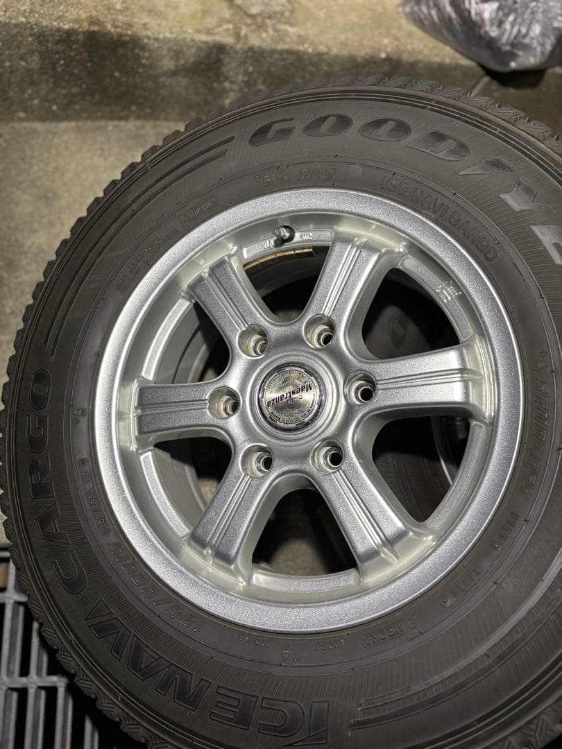 引取限定15インチ ホイールとスタッドレスタイヤ4本セット