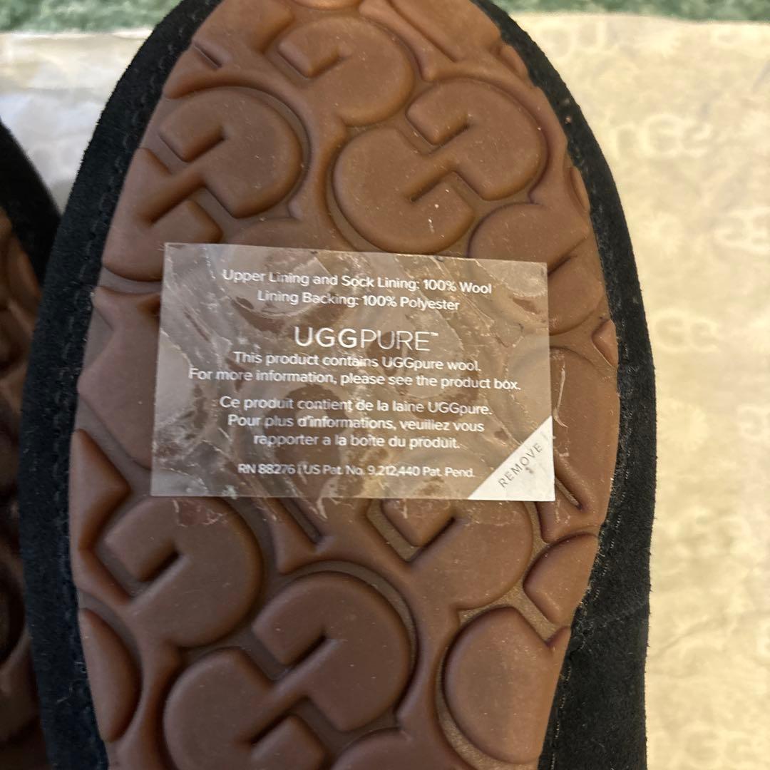 新品　未使用　UGG ブラック モカシン　DAKOTA 8 Jp:25センチ