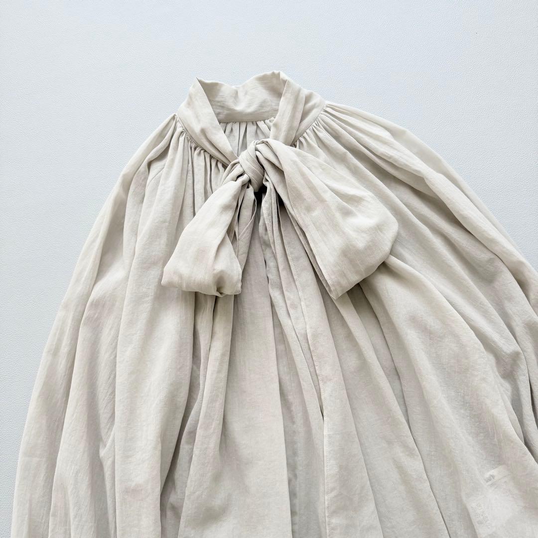 タグ付き　2024 人気　ウィムガゼット　ローンボウタイブラウス　グレージュ