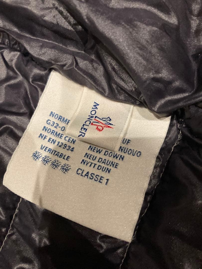 モンクレール　ダウンベスト　グレー　メンズ