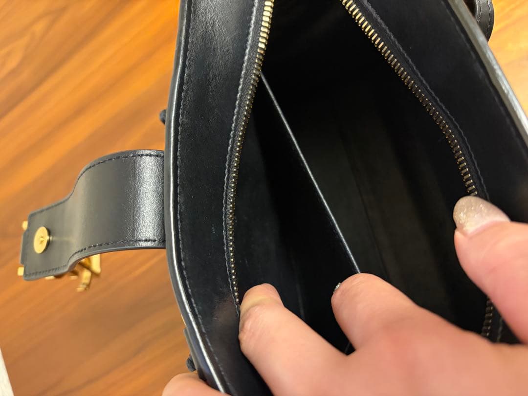 SAINT LAURENT ベイビーカバス　ハンドバッグ