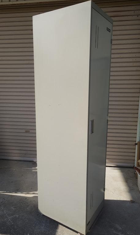 業務用 スチールロッカー 鍵付き掃除道具入れ オフィス用 中古品 収納